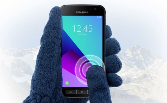 Samsung Galaxy XCover 4 with glove