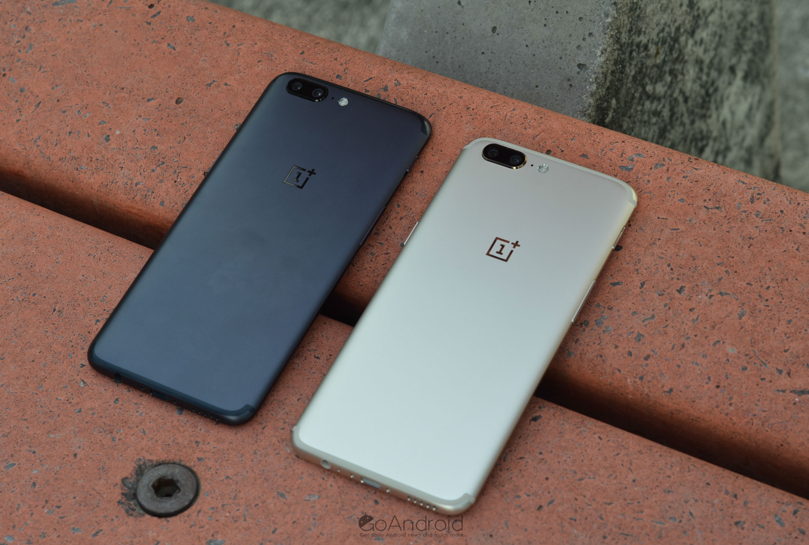 oneplus 5 soft gold and oneplus 5 slate grey comaprison