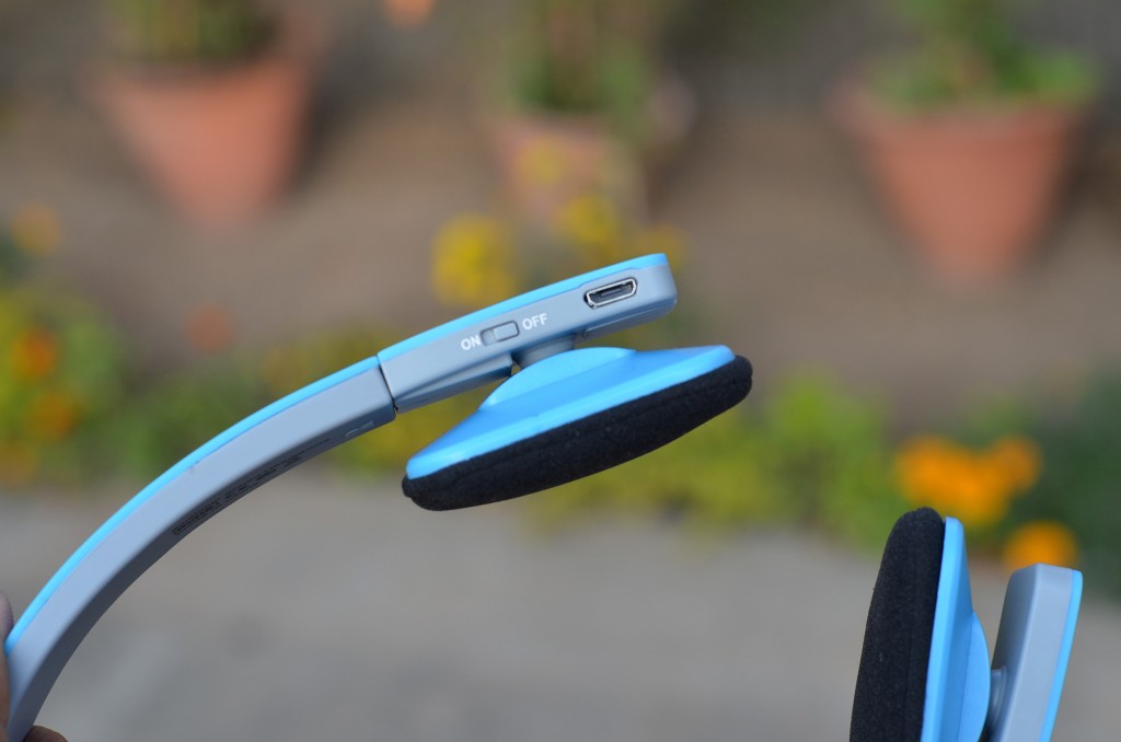 review: envent boombud bluetooth headphones - extraordinary sound at ordinary price 4 on/off button on right side bud