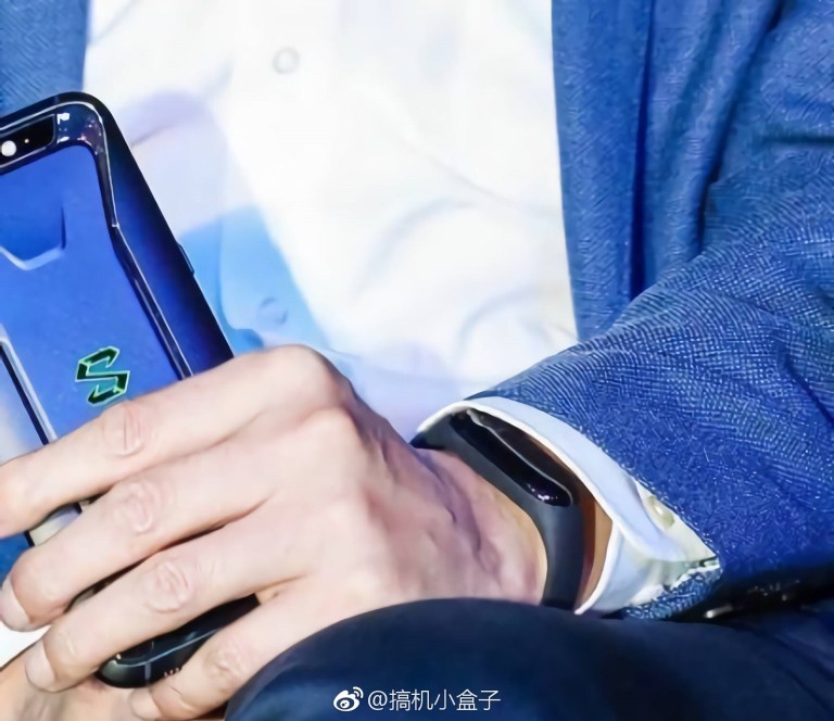 xiaomi's ceo spotted wearing the forthcoming mi band 3